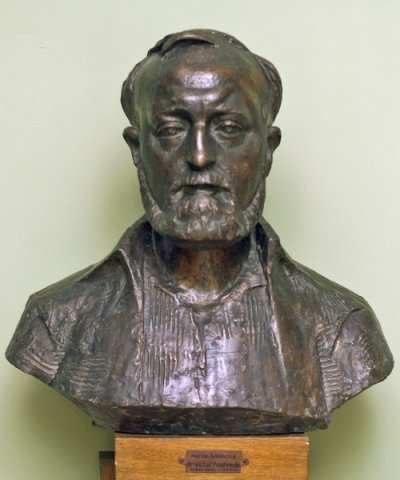 File:Krzysztof Penderecki bust.jpg