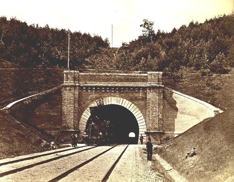 File:Paneriai tunnel.jpg