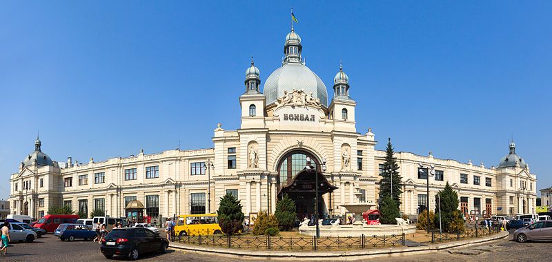 File:Двірцева пл., 9271-Pano-Edit.jpg