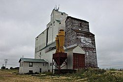 Grain elevators in Broderick