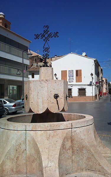 File:Creu Plaça Llombai.jpg