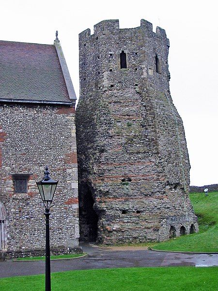 File:DoverCastle-lighthouse-2004-10-03.jpg