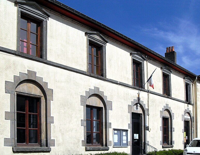 File:Isches, Mairie.jpg