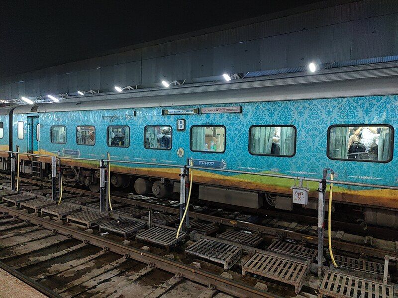 File:Kashi Mahakal Express.jpg