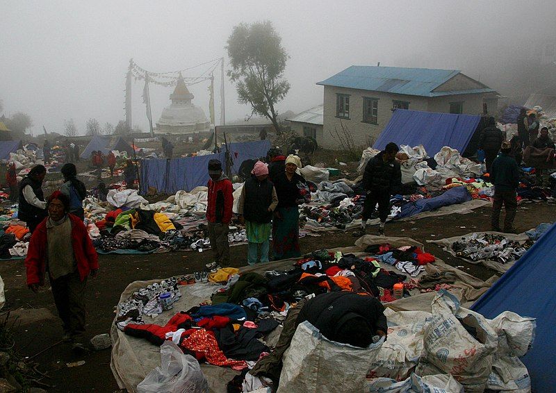 File:Namche Bazaar-Tibetermarkt-08-2007-gje.jpg