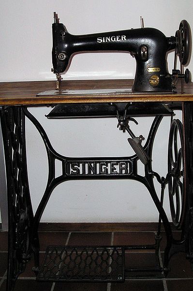 File:Singer sewing machine.jpg