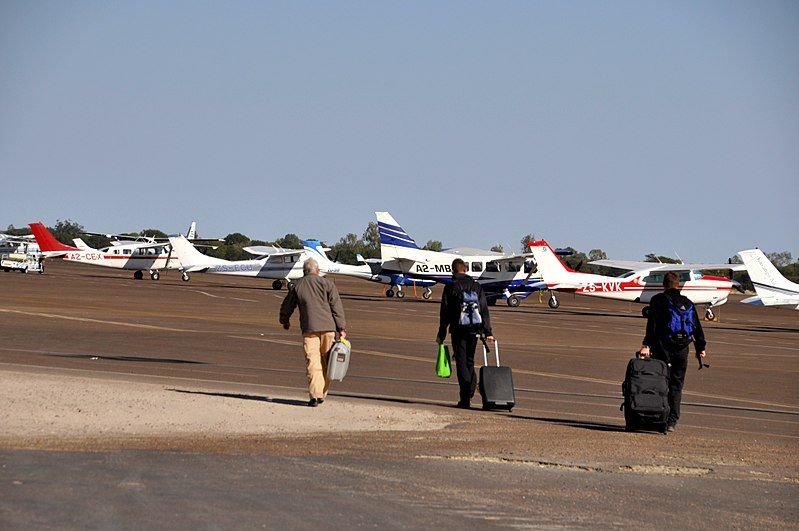 File:Apron Maun.jpg