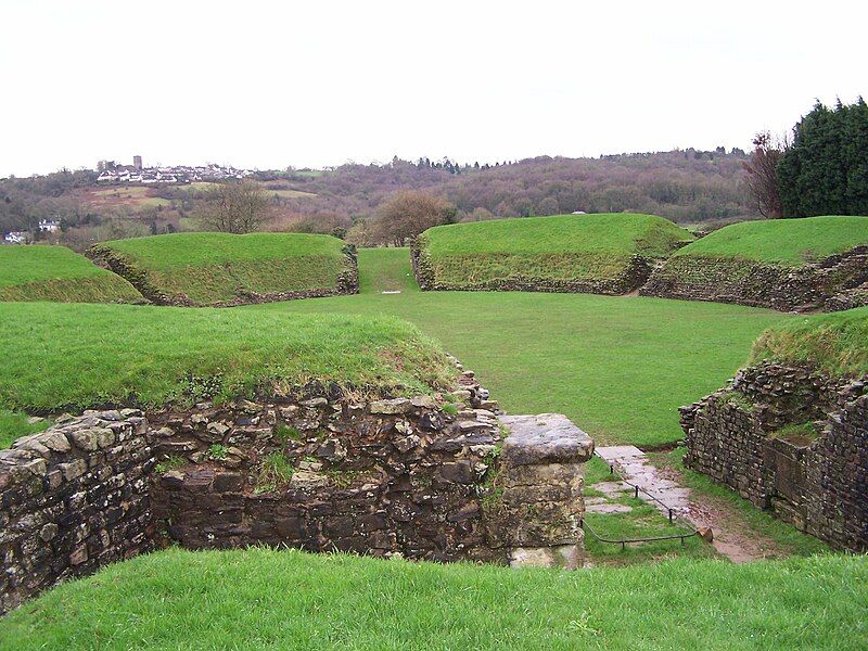 File:Caerleon Amphitheatre.jpg