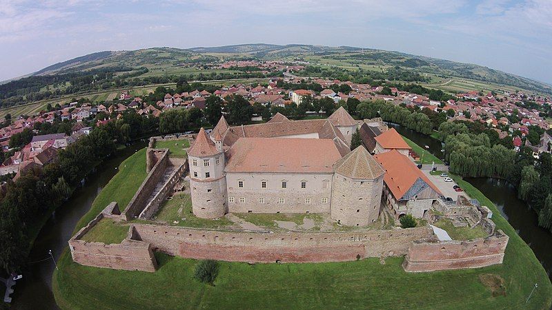 File:Cetatea Făgăraș-vedere aeriana.JPG