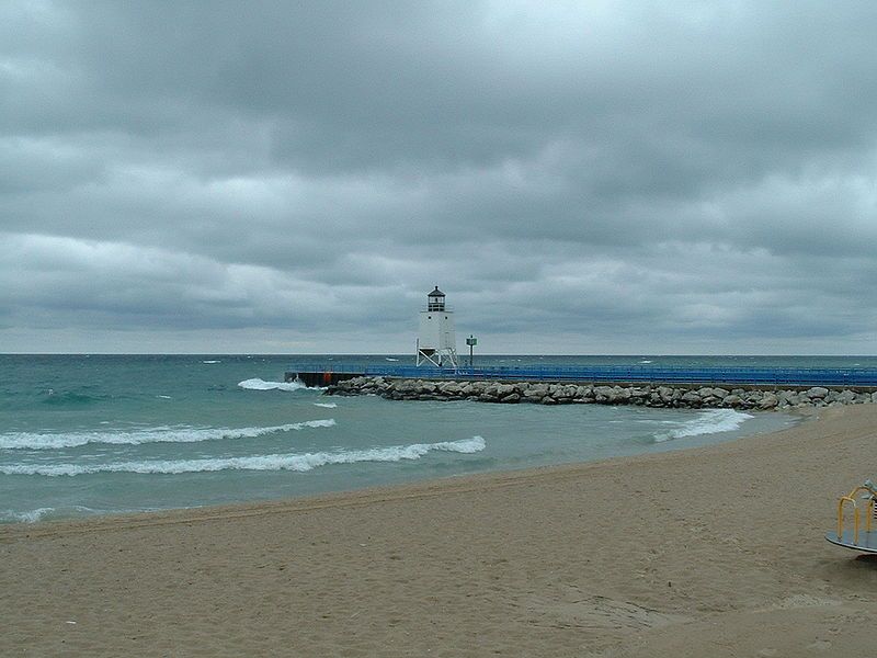 File:Charlevoix Lighthouse.jpg