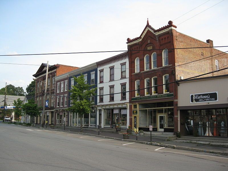 File:Downtown Montrose, Pennsylvania.jpg