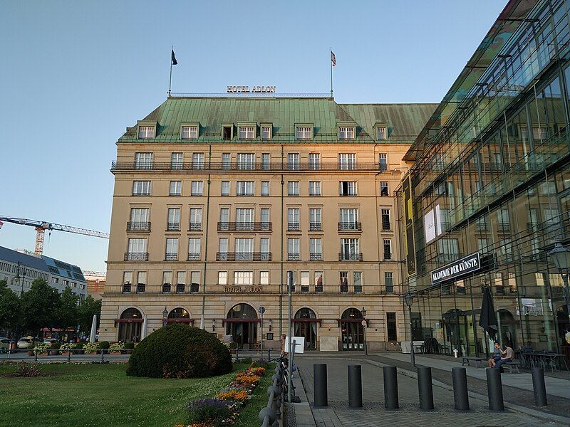 File:Hotel Adlon Berlin-Mitte.jpg