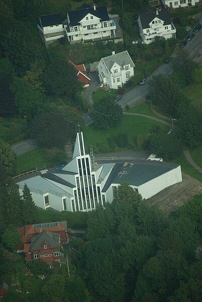 File:Landås kirke.jpg