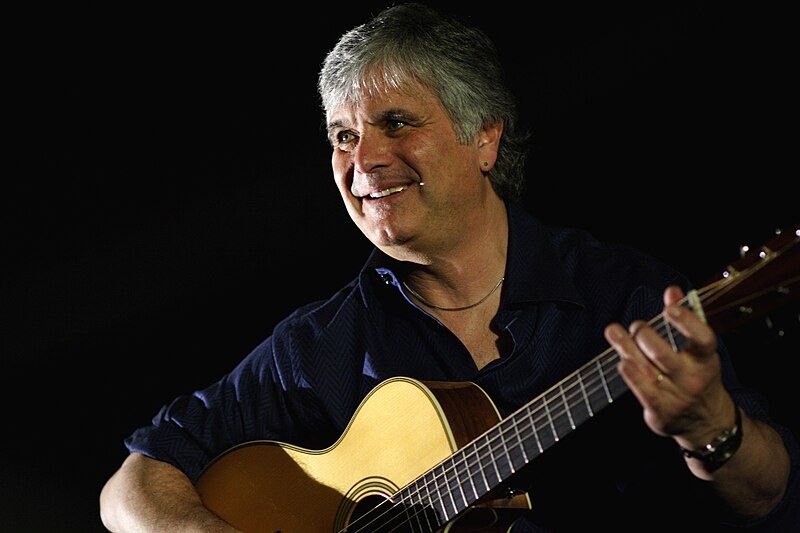 File:Laurence Juber 03-25-20093001.JPG