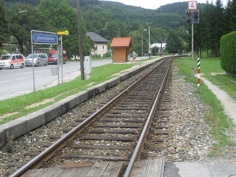 File:Lilienfeld Krankenhaus-Bf-02.jpg