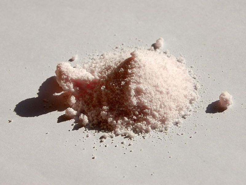 File:Manganese(II)-sulfate-tetrahydrate-sample.jpg