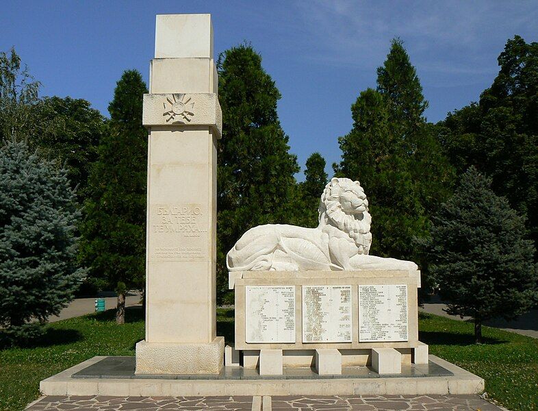 File:Montana-Bulgaria-war-monument-closeup.jpg