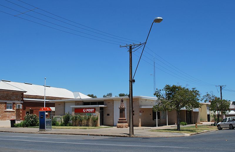 File:OwenPostOffice&WarMemorial.JPG