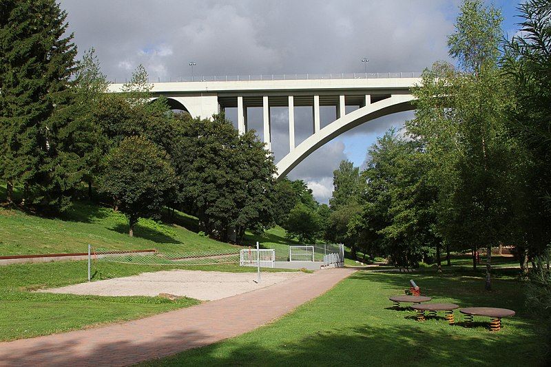 File:Pirmasens-Streckbruecke-12-Strecktalpark-2013-gje.jpg