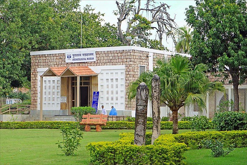 File:Sanchi Archaeological Museum.jpg