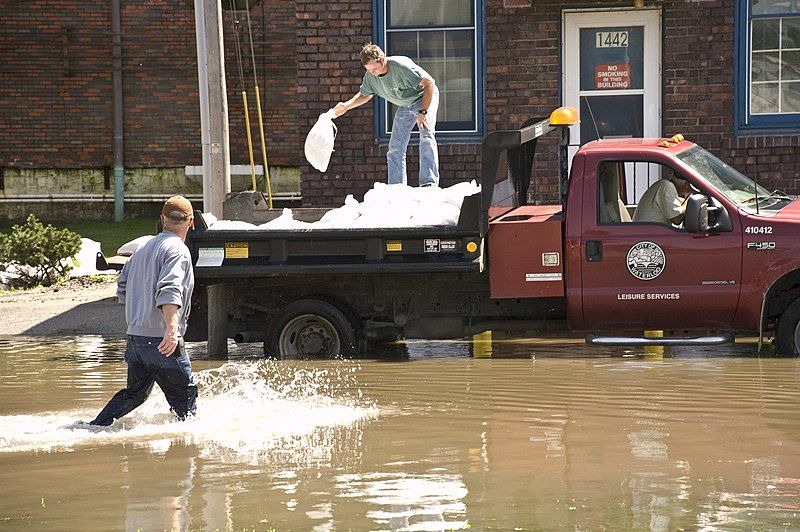 File:WaterlooAISandbagsJune2008FEMABig.jpg