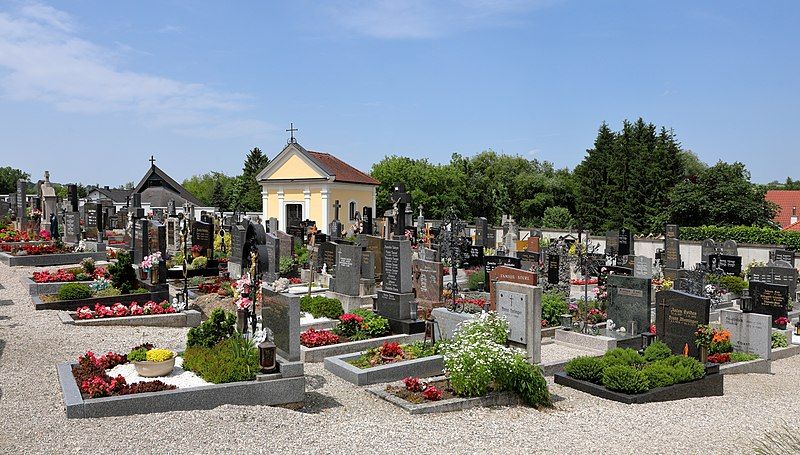 File:Aschbach-Markt - Friedhof.JPG