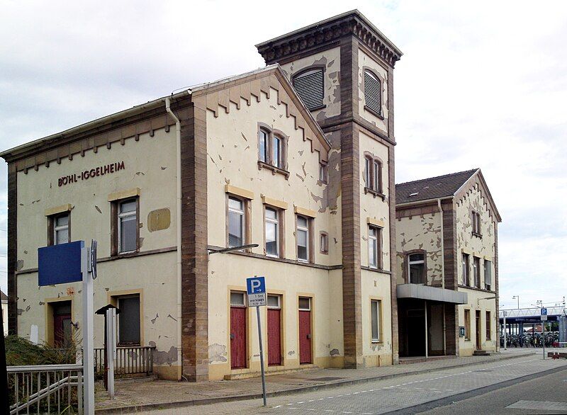 File:Bahnhof Boehl-Iggelheim.JPG