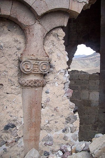 File:Bana cathedral (capital).JPG