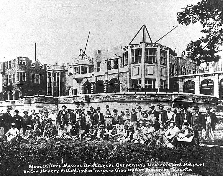 File:Construction, Casa Loma.jpg