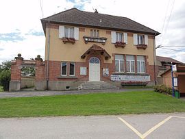 The town hall in Gondrexon