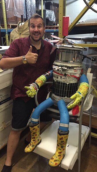 File:KS HitchBOT.jpg