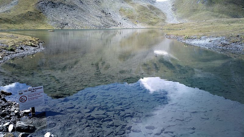 File:Lac des Autannes.jpg