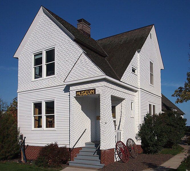 File:Lightkeeper's House.jpg