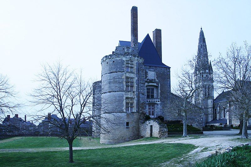 File:Martigné-Briand Chateau.JPG