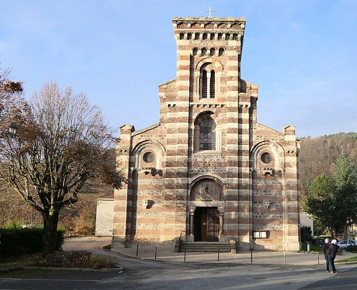 File:Pont-Salomon, l'église.jpg