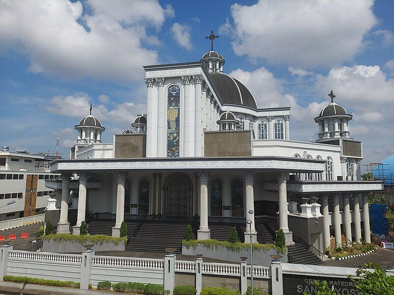 File:Pontianak Cathedral.jpg