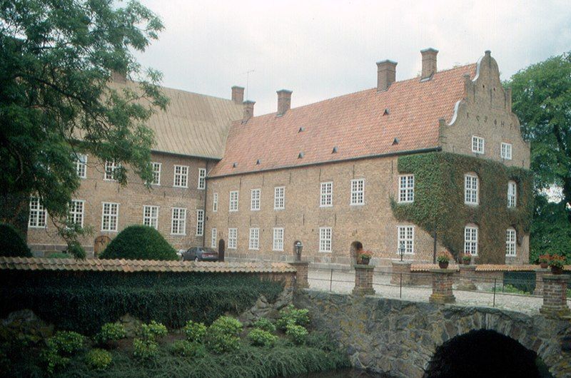 File:Trolle Ljungby Castle.jpg