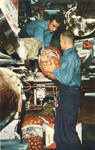 File:USS Triton Loadingfood.jpg