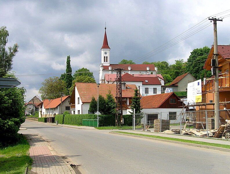 File:Zádveřice-Raková, Zádveřice, church.jpg