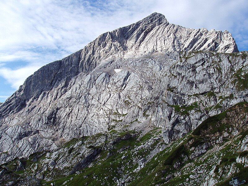 File:Alpspitze (Wetterstein).jpg