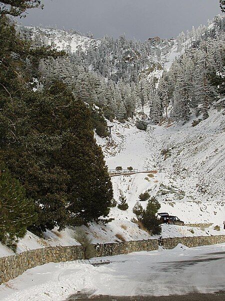 File:Baldy-ski-lift.jpg