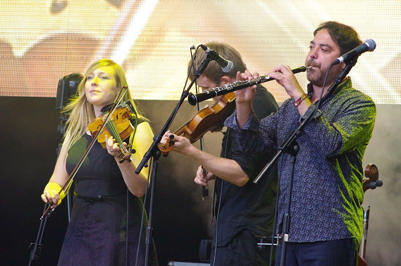 File:Bellowhead2@Cropredy.jpg