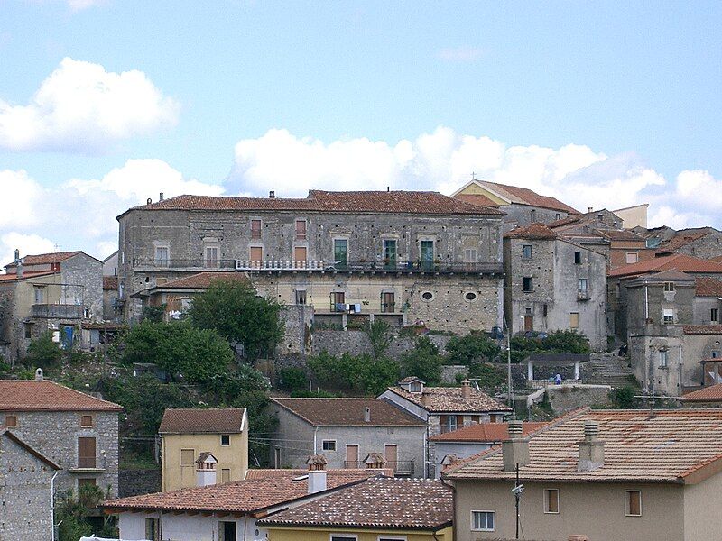 File:Castel Ruggero.jpg