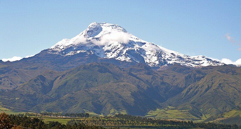 File:Cayambe Vulkan w.jpg