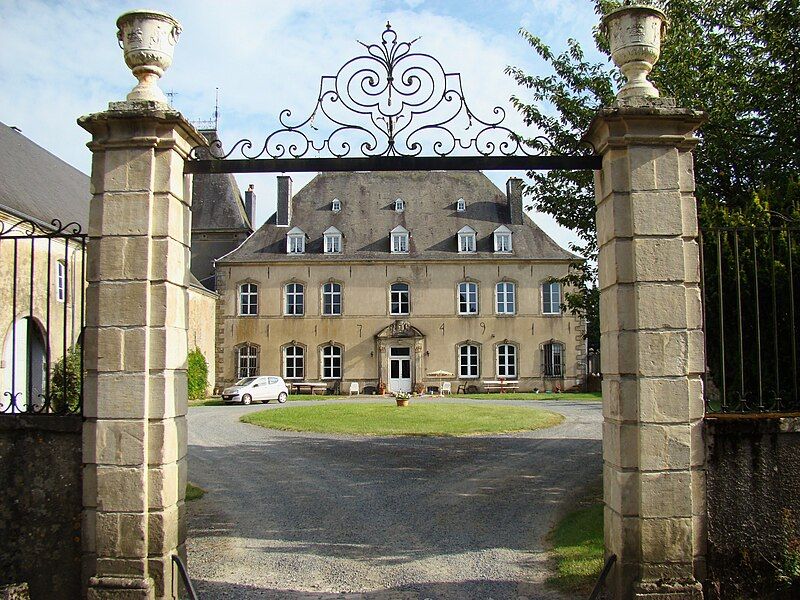 File:Château de Guirsch.JPG