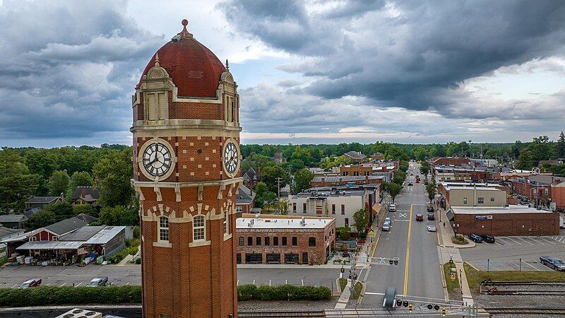 File:Downtown Chelsea, Michigan.jpg