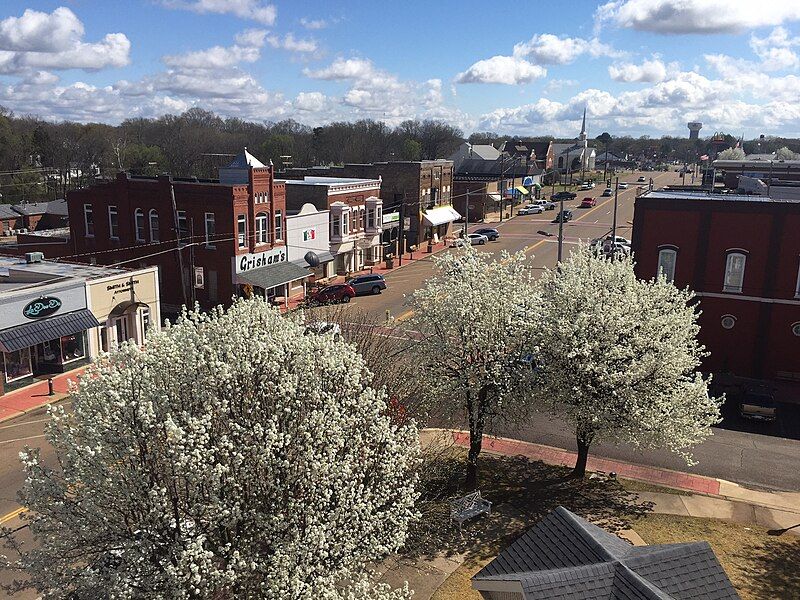 File:Downtown Savannah.jpg