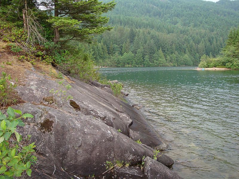 File:Hicks Lake rocks.jpg