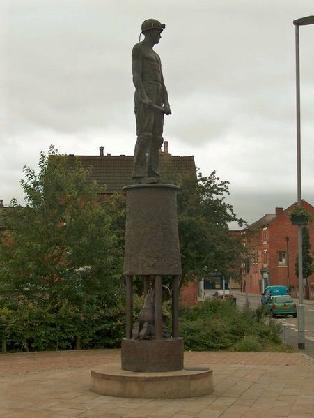 File:Hucknall Davey Lamp.jpg