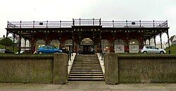 One-storey building with verandah in wrought ironwork in British colonial style